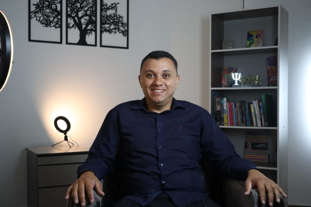 Foto profissional - Psicólogo Luiz - Clínica Psicológica Espaço Lupa